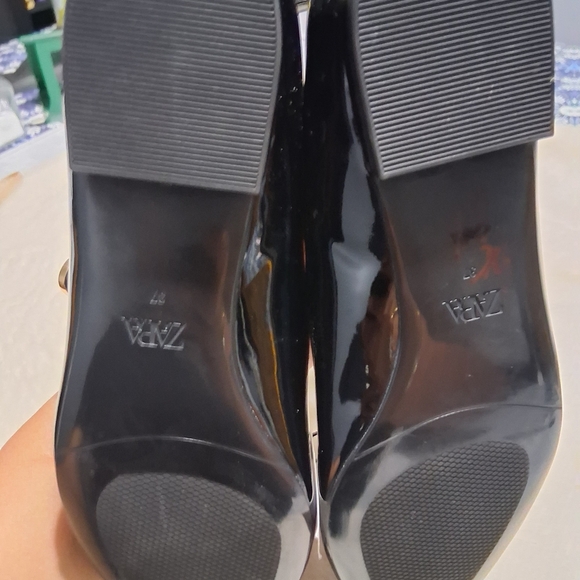 Zara Black Loafers with Glossy Finish - Picture 8 of 8